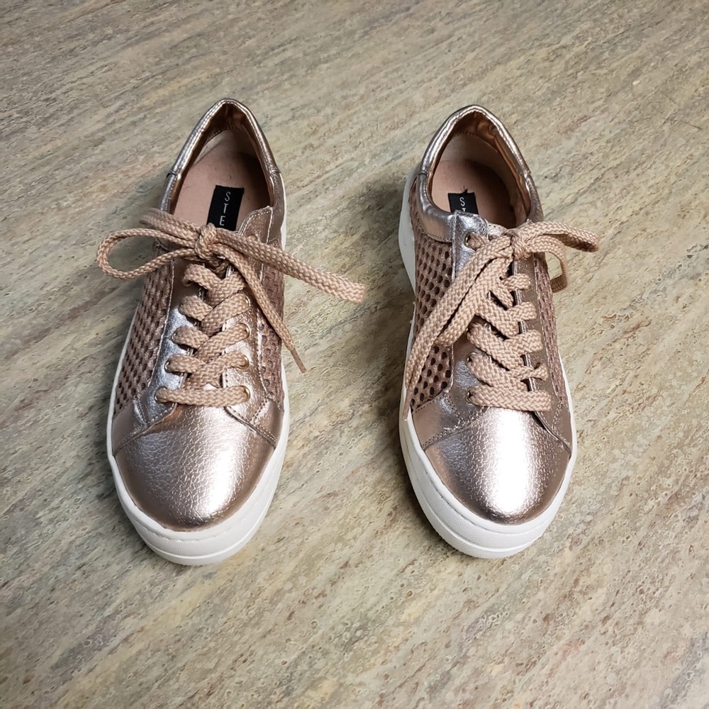 NWOB Steven Metallic blush color fashion sneakers